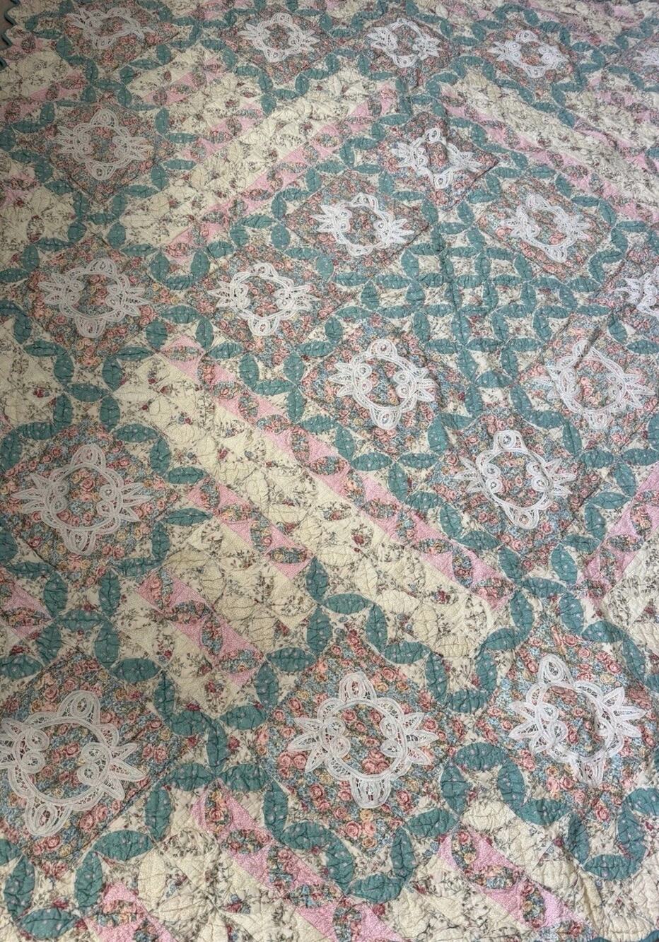 Vintage American Pacific"Manor House" King Quilt - Scalloped Edge Lace Applique